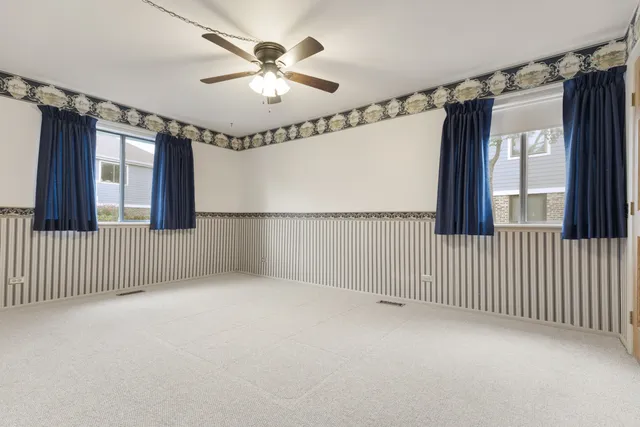 $284,900 | 375 Pinetree Lane, Unit D1, Schaumburg, IL 60193