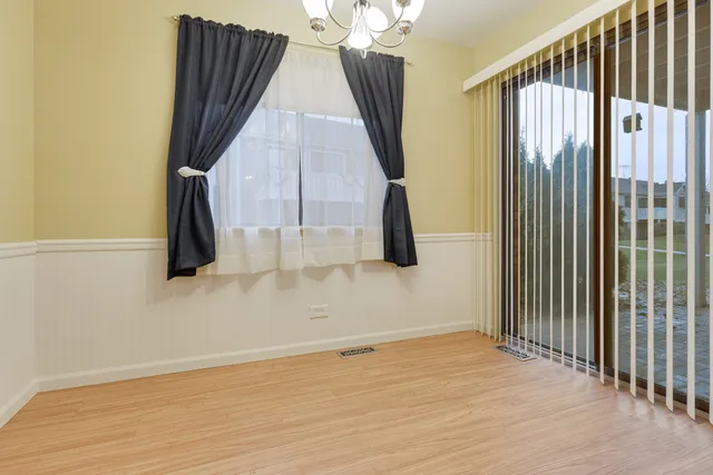 $284,900 | 375 Pinetree Lane, Unit D1, Schaumburg, IL 60193