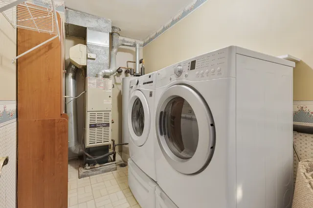 $284,900 | 375 Pinetree Lane, Unit D1, Schaumburg, IL 60193