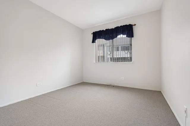 $284,900 | 375 Pinetree Lane, Unit D1, Schaumburg, IL 60193