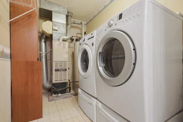 $284,900 | 375 Pinetree Lane, Unit D1, Schaumburg, IL 60193