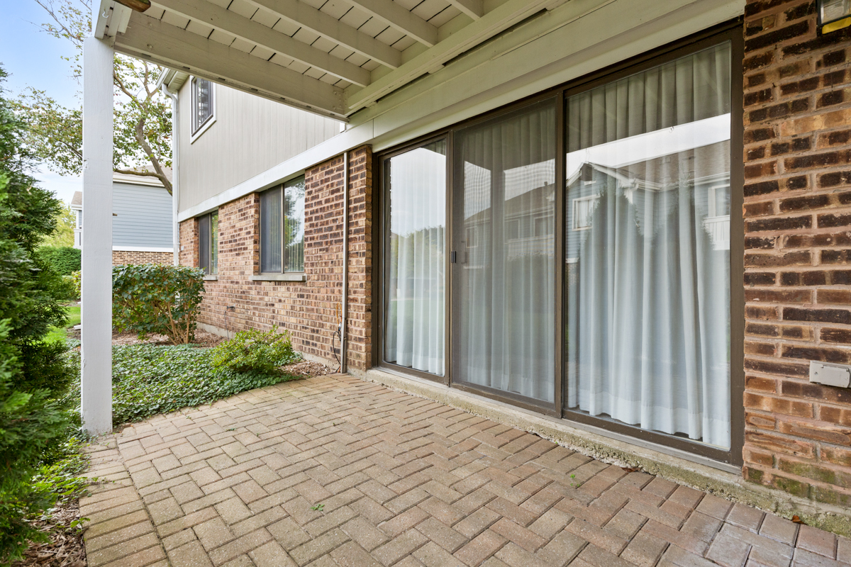 375 Pinetree Lane, Unit D1 Schaumburg, IL 60193 - Photo 21 of 25 a view of a brick house with a backyard