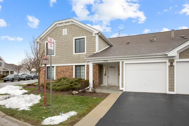 $284,900 | 375 Pinetree Lane, Unit D1, Schaumburg, IL 60193