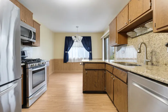 $284,900 | 375 Pinetree Lane, Unit D1, Schaumburg, IL 60193