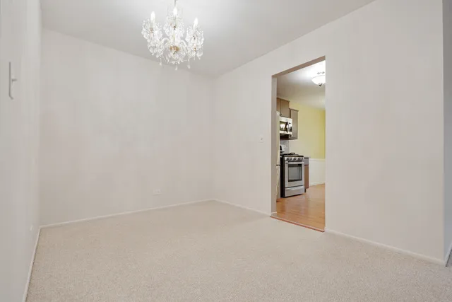 $284,900 | 375 Pinetree Lane, Unit D1, Schaumburg, IL 60193