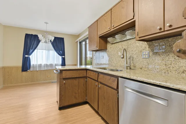 $284,900 | 375 Pinetree Lane, Unit D1, Schaumburg, IL 60193