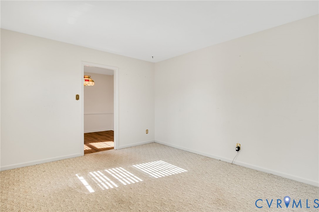 10916 Beaver Castle Road Hopewell, VA 23860 - Photo 4 of 32