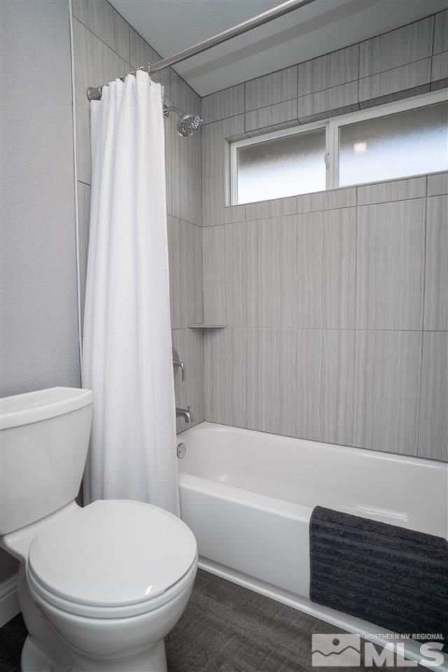 3675 Renee Way Reno, NV 89503 - Photo 33 of 40 a bathroom with a toilet and a bathtub