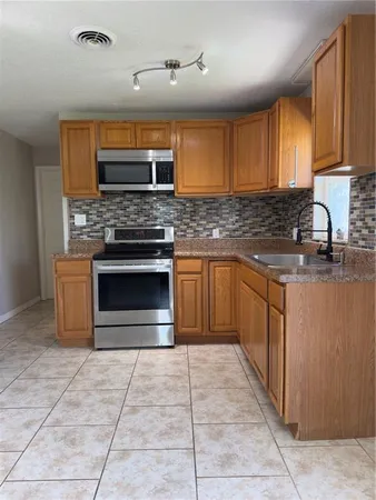 $279,900 | 4850 Lake Shore Drive, St. Cloud, FL 34772