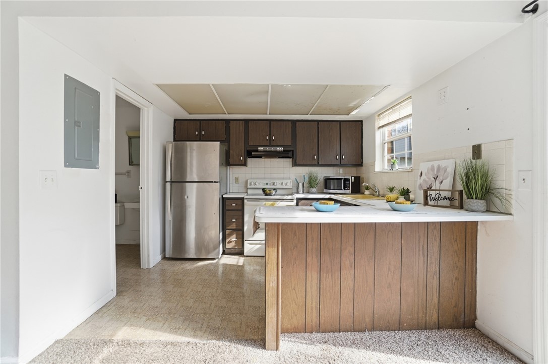 5414 Lamme Road Dayton, OH 45439 - Photo 14 of 32 This functional kitchen features ample cabinetry and a practical breakfast bar.