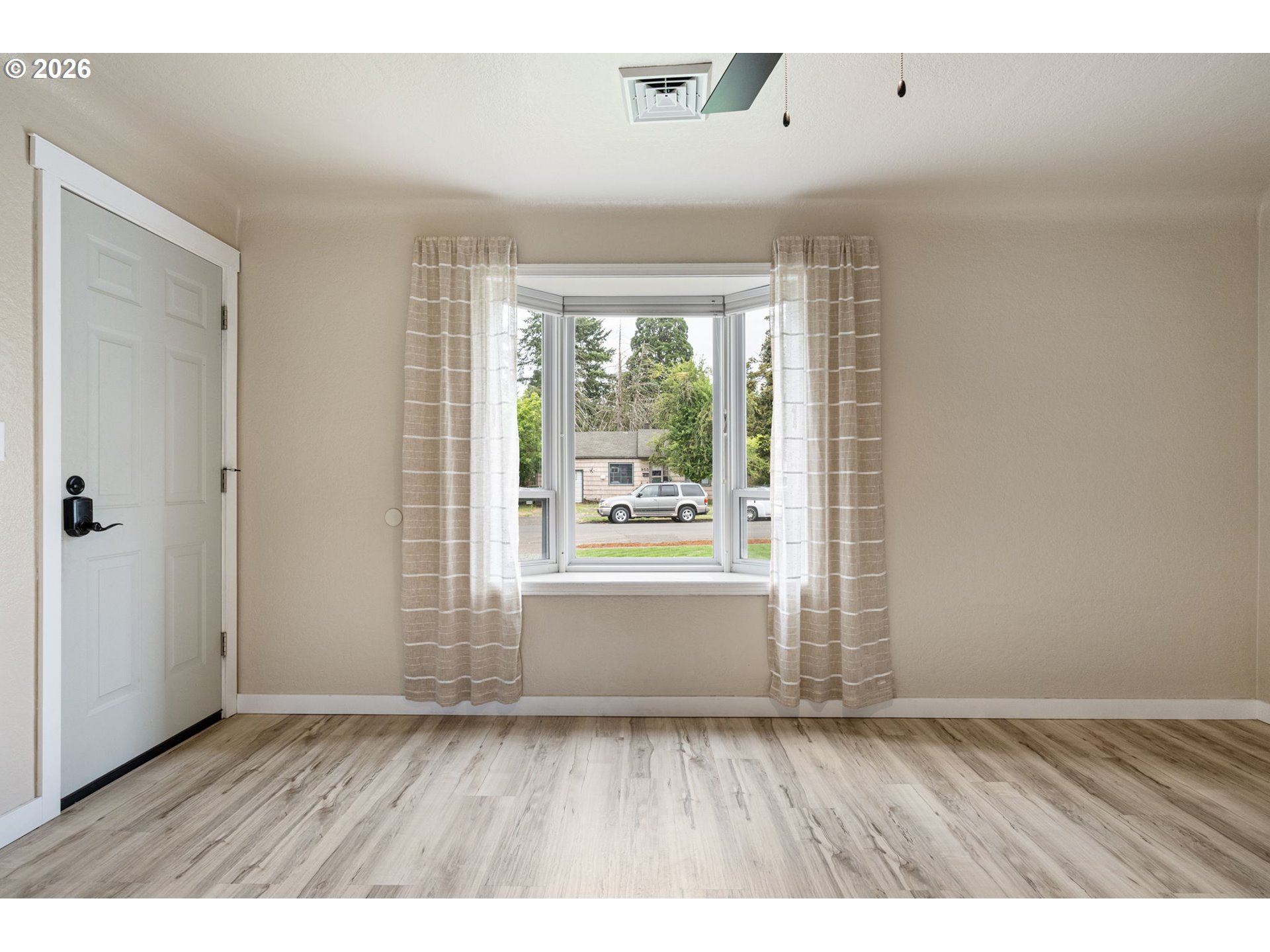 956 1st Street Springfield, OR 97477 - Photo 8 of 48