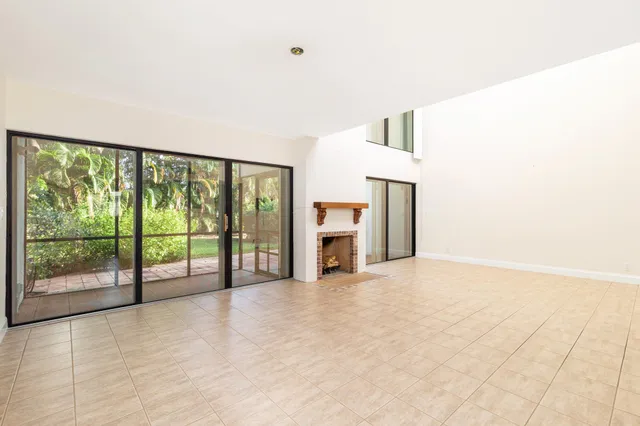 $3,800 | 1900 Presidential Way, Unit 1F, West Palm Beach, FL 33401