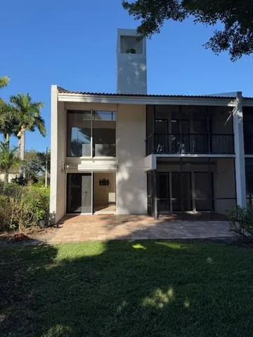 a view of a house with backyard and porch