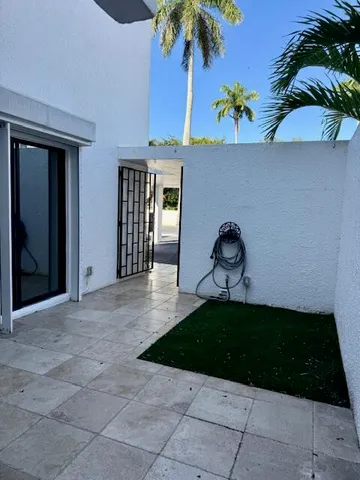 $3,800 | 1900 Presidential Way, Unit 1F, West Palm Beach, FL 33401