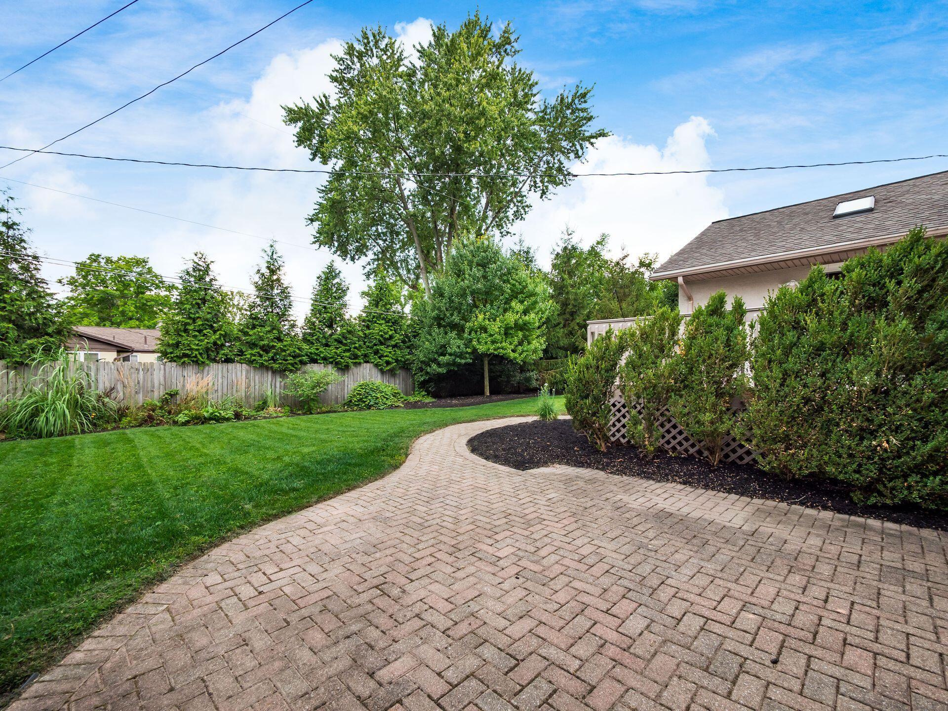 2115 Haviland Road Columbus, OH 43220 - Photo 43 of 51 Paver Patio!