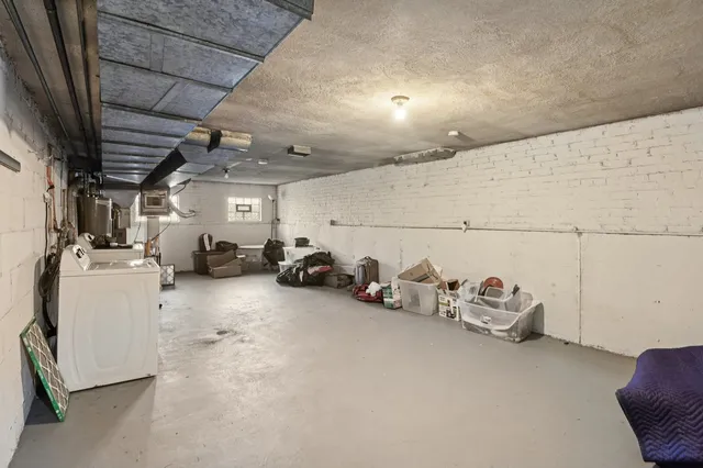 $220,000 | 2444 West Berwyn Avenue, Unit 1N, Chicago, IL 60625