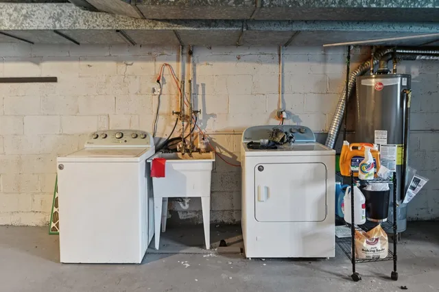 $220,000 | 2444 West Berwyn Avenue, Unit 1N, Chicago, IL 60625