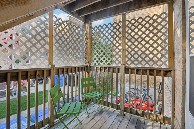 $220,000 | 2444 West Berwyn Avenue, Unit 1N, Chicago, IL 60625