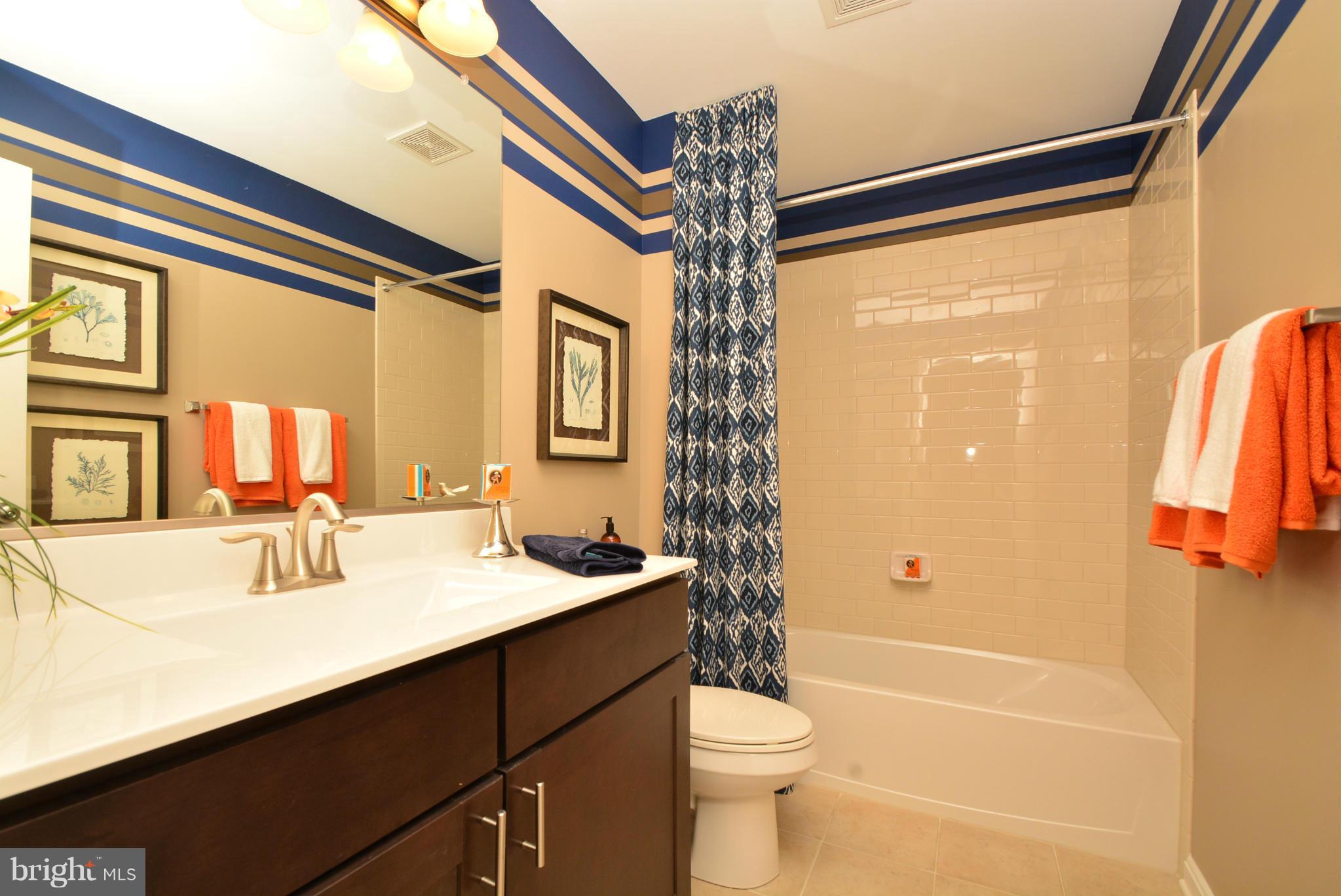 2021 Case Road Baltimore, MD 21222 - Photo 21 of 30 Bath - Upper Level Full Bath