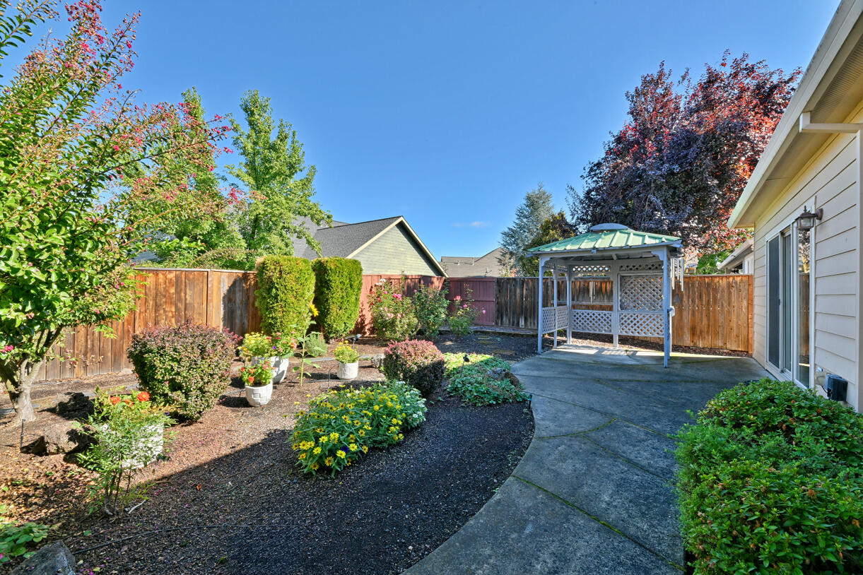 869 St Andrews Way Eagle Point, OR 97524 - Photo 35 of 46 DSC_9134