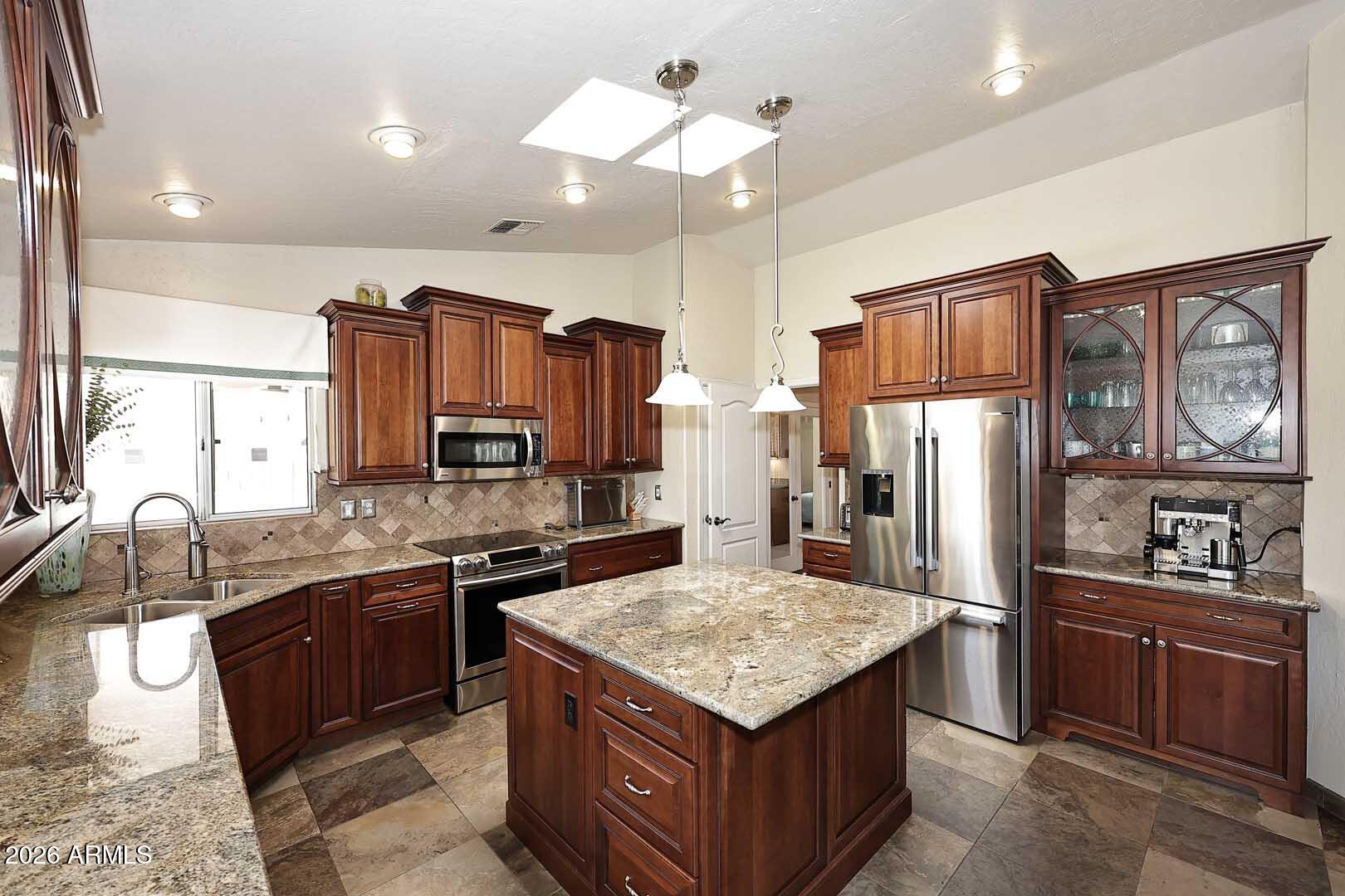1069 North Poinciana Road Gilbert, AZ 85234 - Photo 17 of 62 Kitchen2
