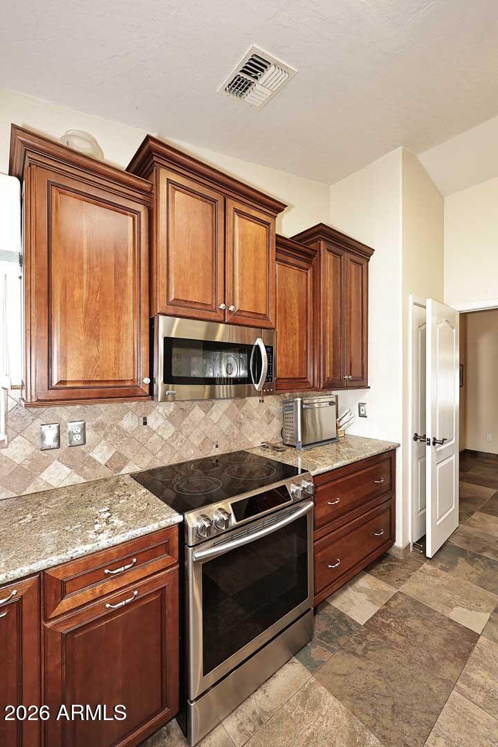 1069 North Poinciana Road Gilbert, AZ 85234 - Photo 18 of 62 Kitchen-Range