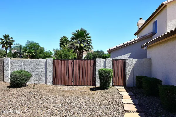 $949,900 | 1069 North Poinciana Road, Gilbert, AZ 85234