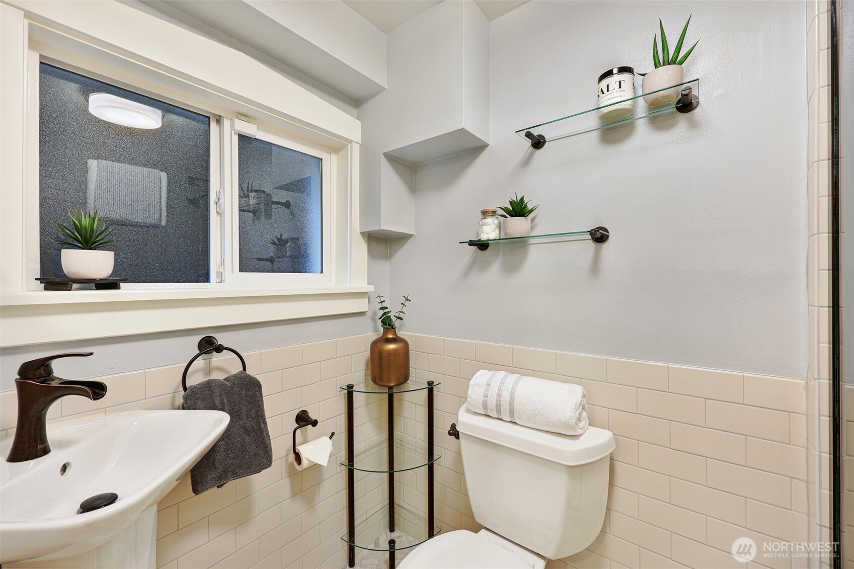 1910 North 38th Street Seattle, WA 98103 - Photo 19 of 29