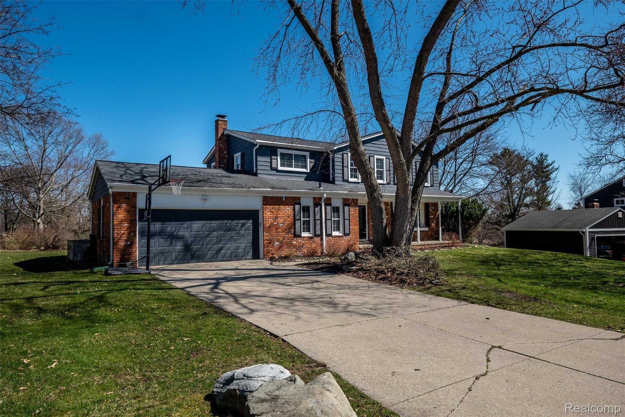 695 Lake Forest Road Rochester, MI 48309 - Photo 3 of 47 695 Lake Forest-3.jpg