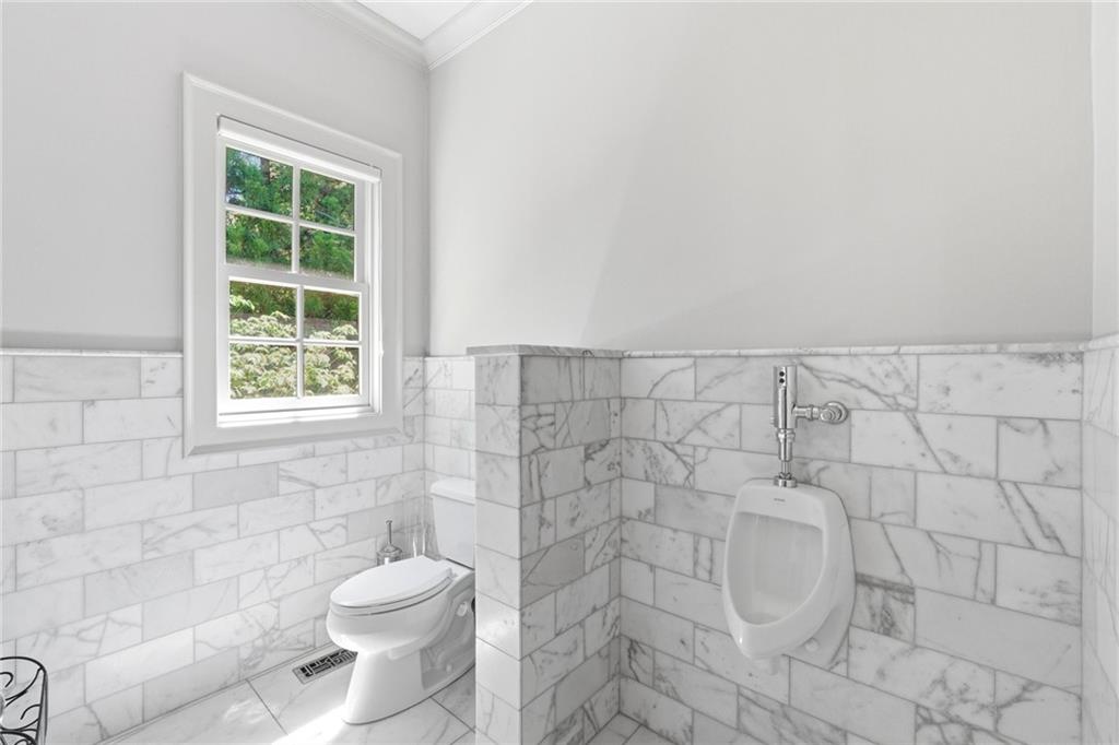 218 Londonberry Road Northwest Atlanta, GA 30327 - Photo 43 of 81