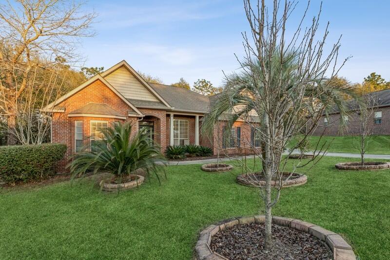 516 Pheasant Trail Crestview, FL 32536 - Photo 1 of 38 a view of a yard in front of a house with a fountain
