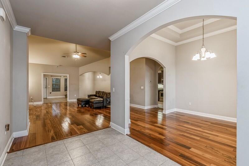 516 Pheasant Trail Crestview, FL 32536 - Photo 6 of 38 a view of a livingroom with furniture