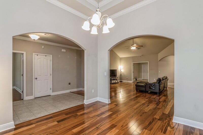 516 Pheasant Trail Crestview, FL 32536 - Photo 7 of 38 a view of a livingroom with breakfast area