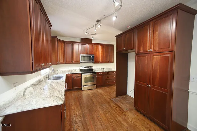 $559,900 | 725 Little Leaf Court, Holly Springs, NC 27540