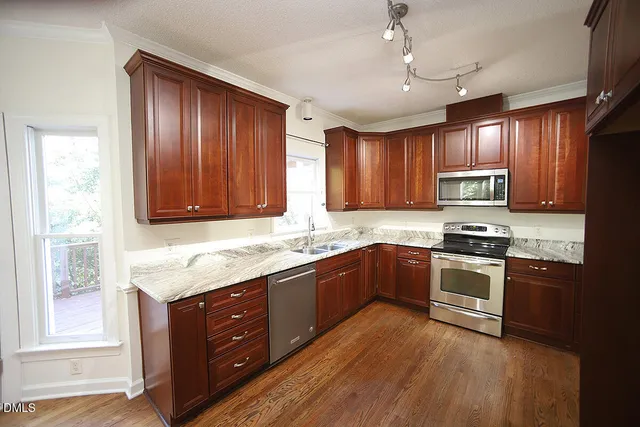 $559,900 | 725 Little Leaf Court, Holly Springs, NC 27540