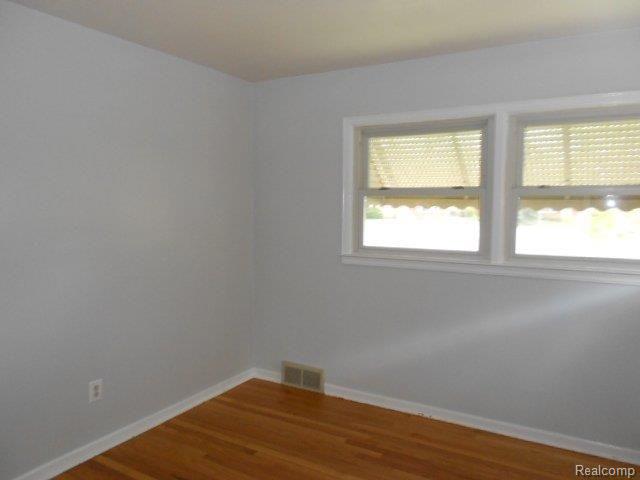 8614 Allen Road Allen Park, MI 48101 - Photo 8 of 15 261-938975-bdrm1.jpg
