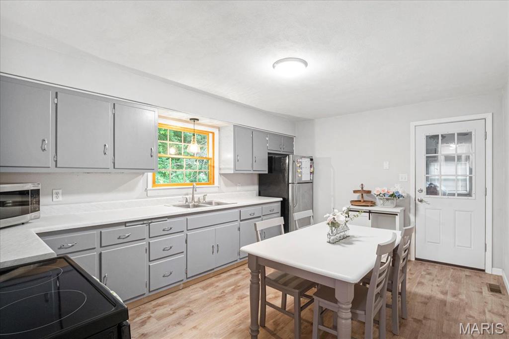 902 Caseyville Road Collinsville, IL 62234 - Photo 6 of 23 Gallery Image 6