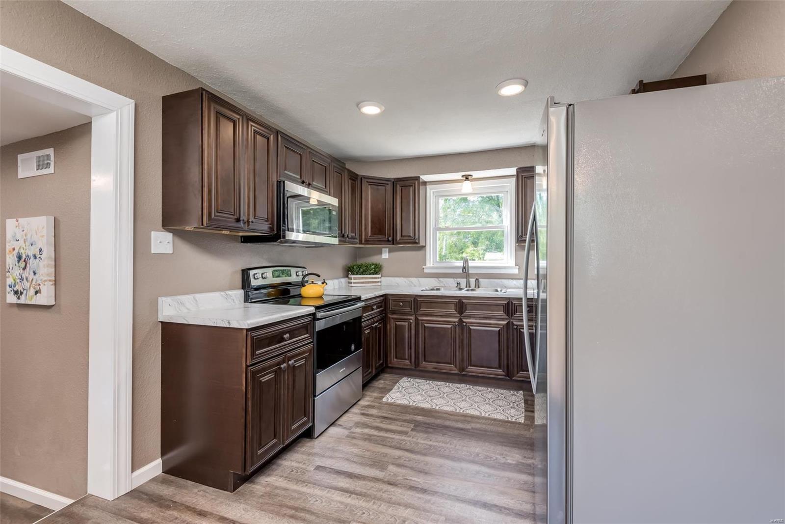 9710 Holy Cross Road Fairview Heights, IL 62208 - Photo 12 of 25 Gallery Image 12