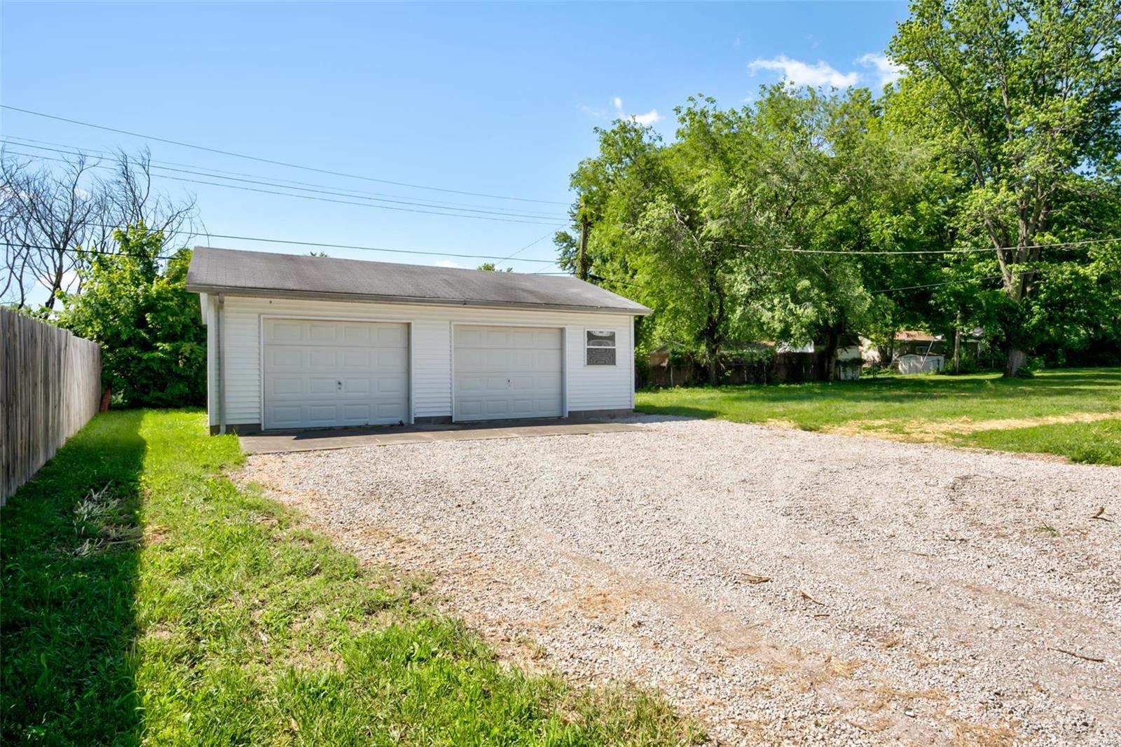 9710 Holy Cross Road Fairview Heights, IL 62208 - Photo 4 of 25 Gallery Image 4