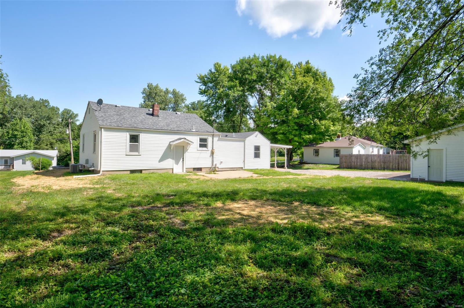 9710 Holy Cross Road Fairview Heights, IL 62208 - Photo 6 of 25 Gallery Image 6