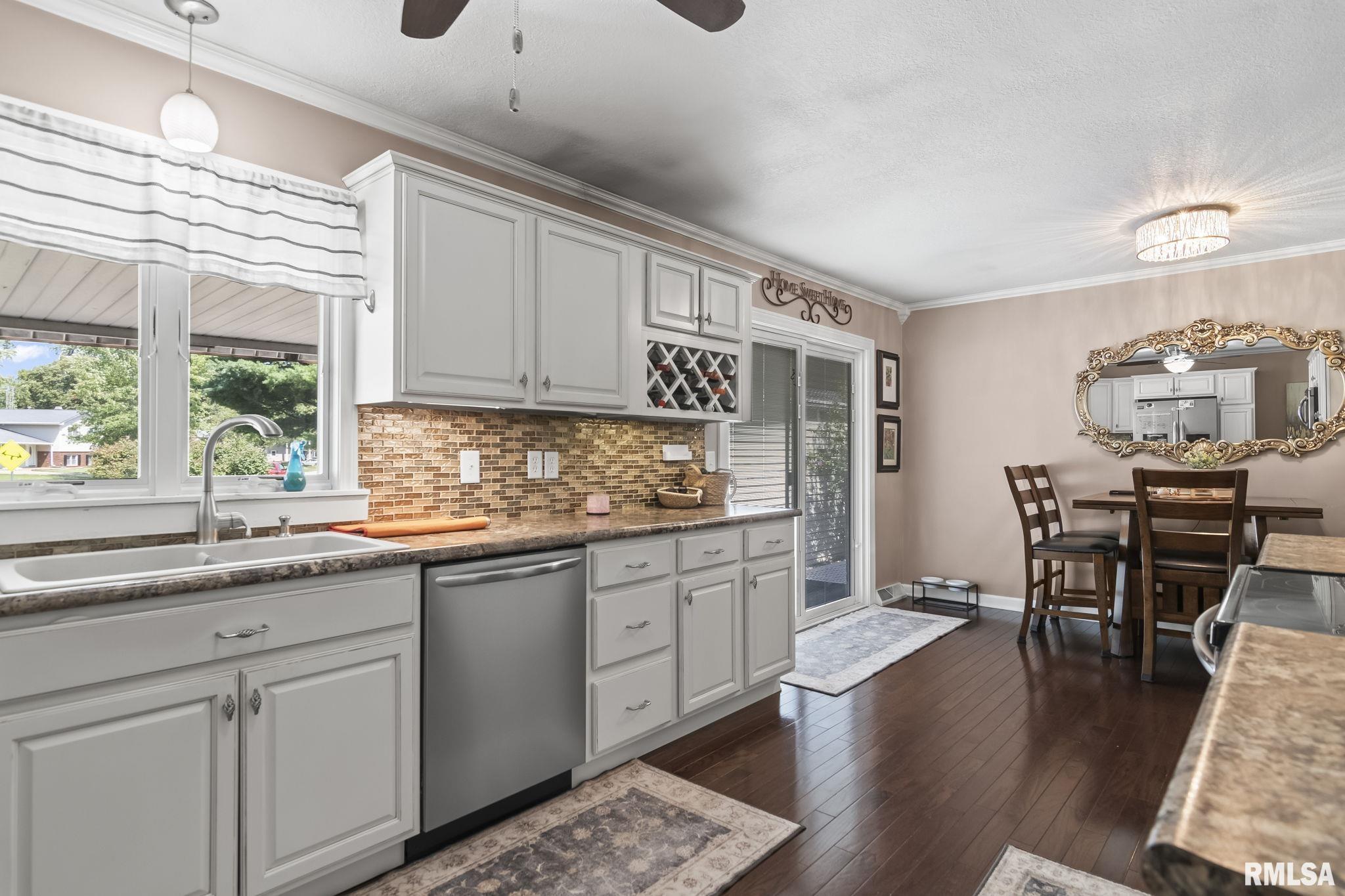 2217 Winnebago Drive Springfield, IL 62702 - Photo 12 of 36 Gallery Image 12