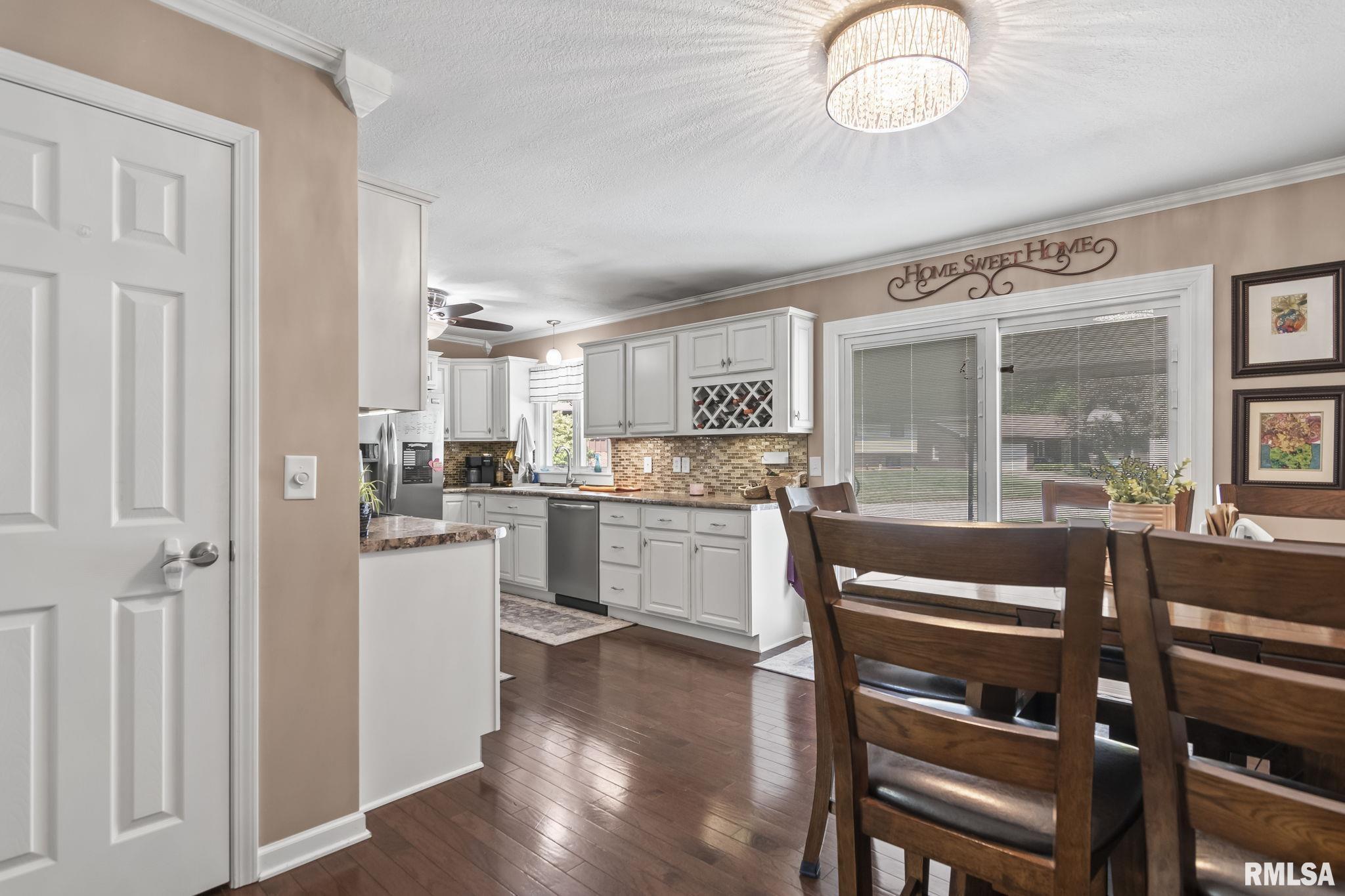 2217 Winnebago Drive Springfield, IL 62702 - Photo 13 of 36 Gallery Image 13
