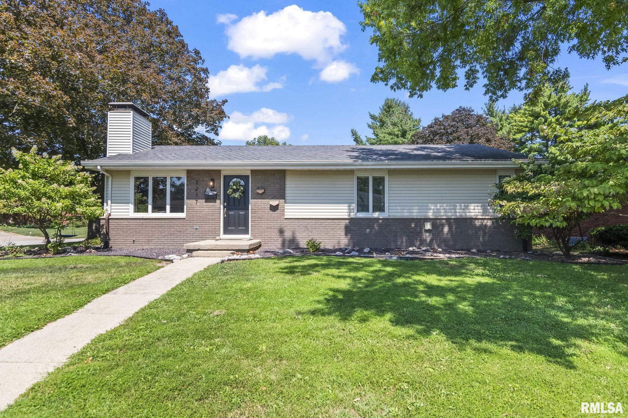 2217 Winnebago Drive Springfield, IL 62702 - Photo 2 of 36 Gallery Image 2
