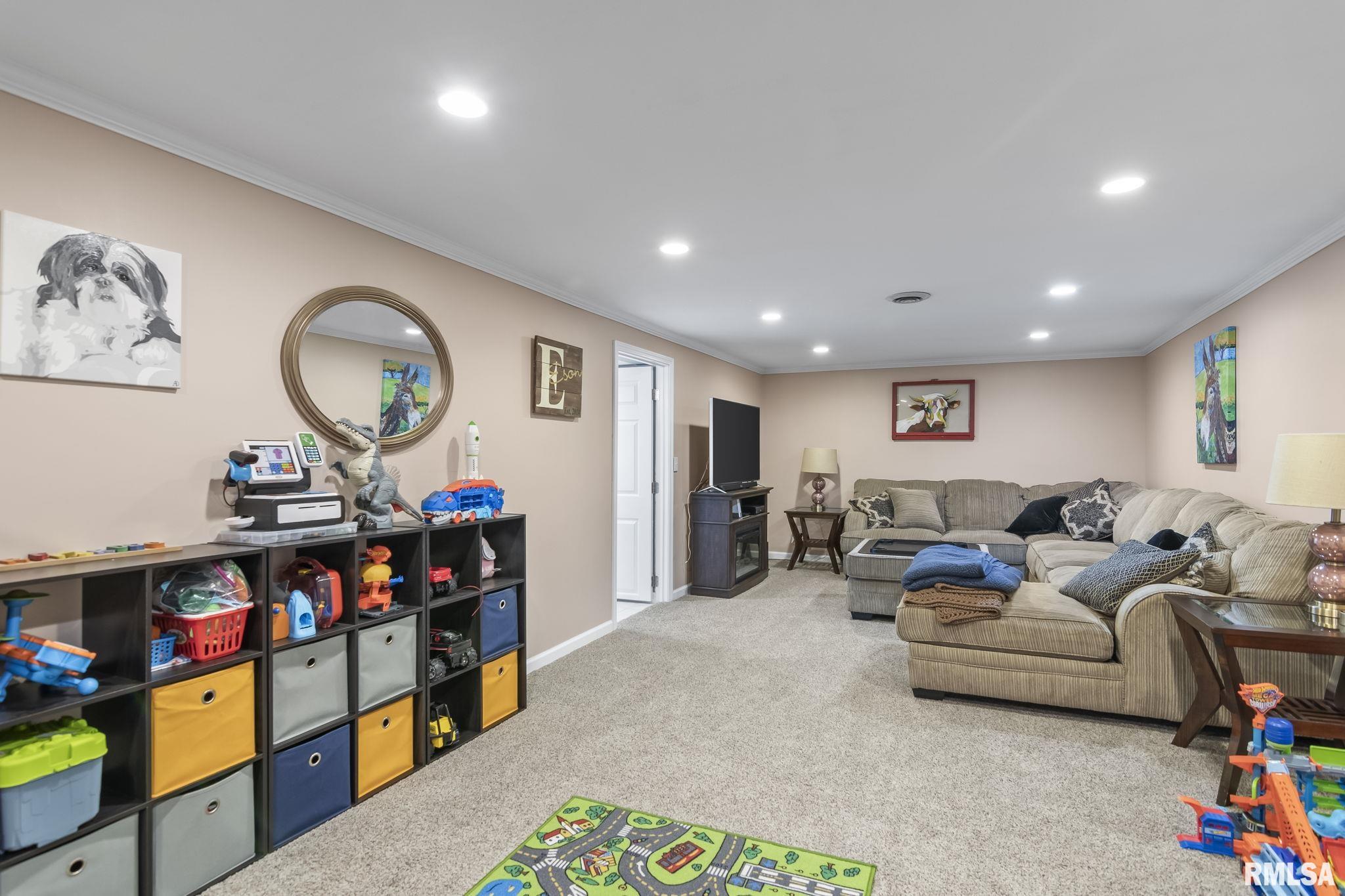 2217 Winnebago Drive Springfield, IL 62702 - Photo 26 of 36 Gallery Image 26