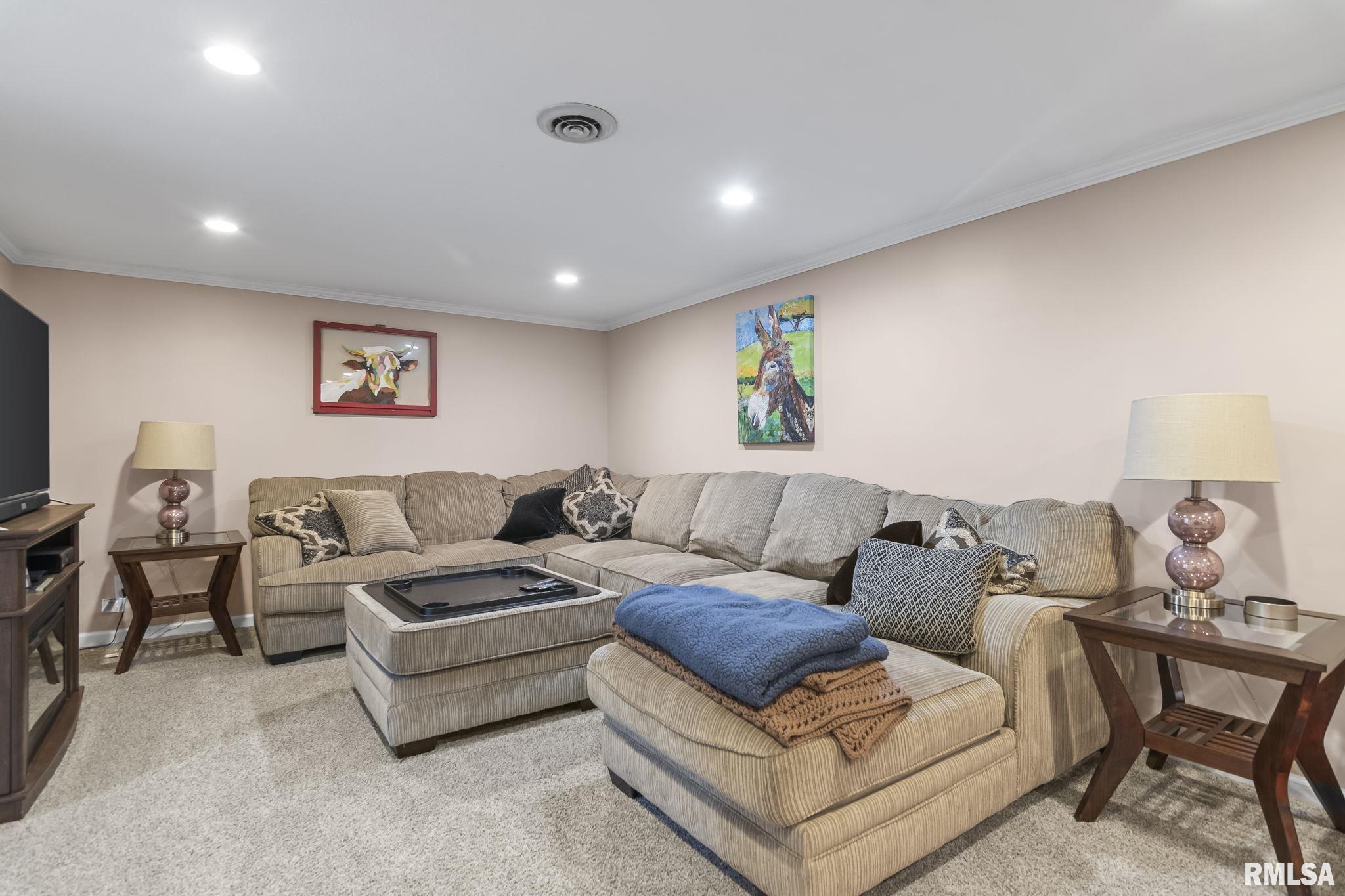 2217 Winnebago Drive Springfield, IL 62702 - Photo 27 of 36 Gallery Image 27