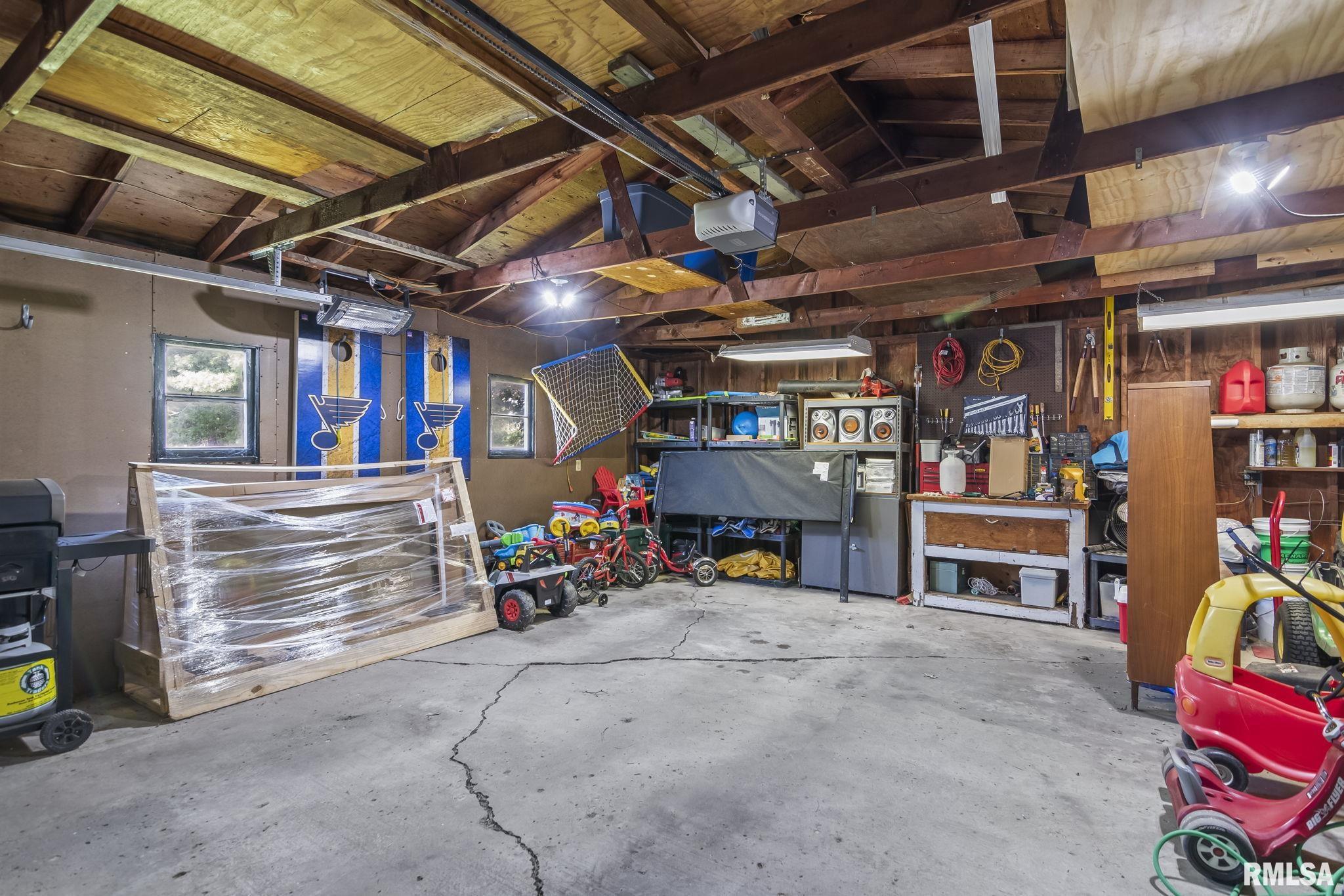 2217 Winnebago Drive Springfield, IL 62702 - Photo 34 of 36 Gallery Image 34