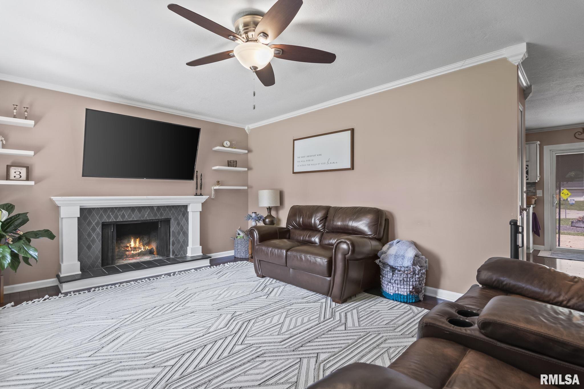 2217 Winnebago Drive Springfield, IL 62702 - Photo 6 of 36 Gallery Image 6