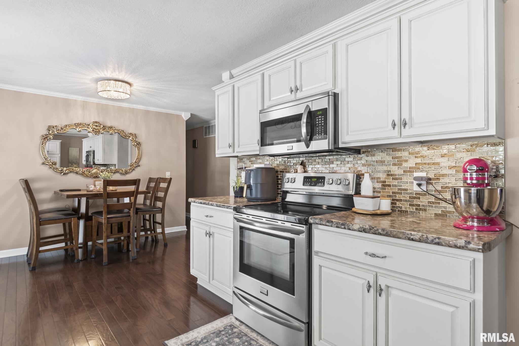 2217 Winnebago Drive Springfield, IL 62702 - Photo 9 of 36 Gallery Image 9