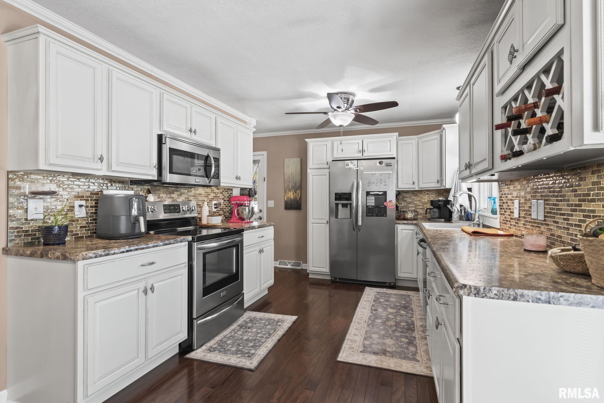 2217 Winnebago Drive Springfield, IL 62702 - Photo 10 of 36 Gallery Image 10