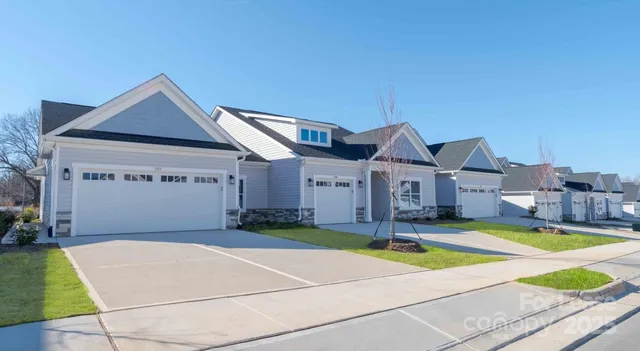 $2,274 | 1302 Dallas Cherryville Highway, Unit CASCADE 1209, Dallas, NC 28034